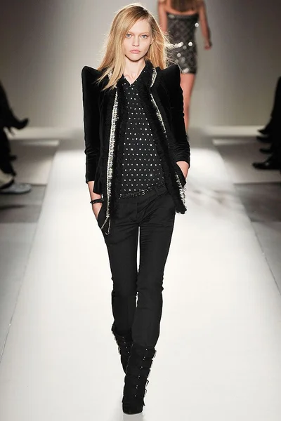 Look 17